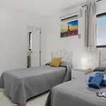 Avenida בית הארחה 3*