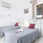 Avenida בית הארחה קוניל דה לה פרונטרה