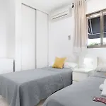 Avenida 3* 科尼尔-德拉弗龙特拉